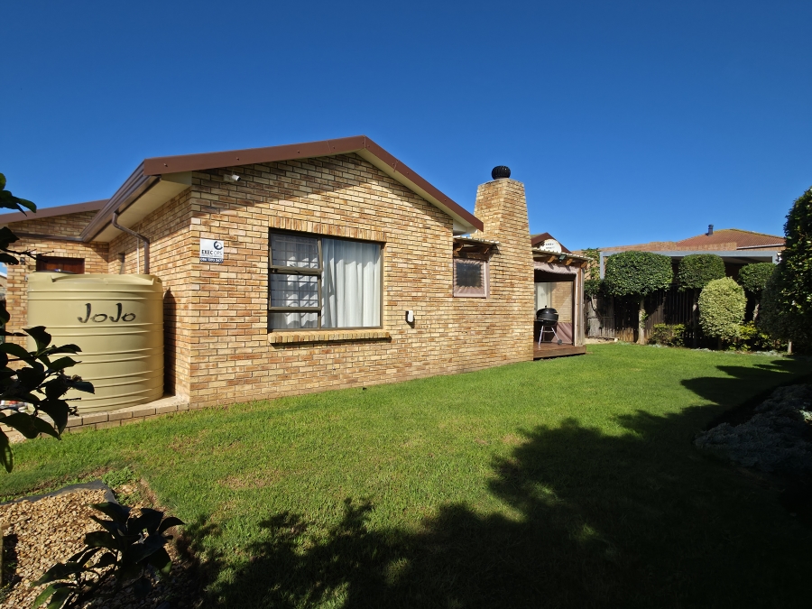 3 Bedroom Property for Sale in Wavecrest Eastern Cape